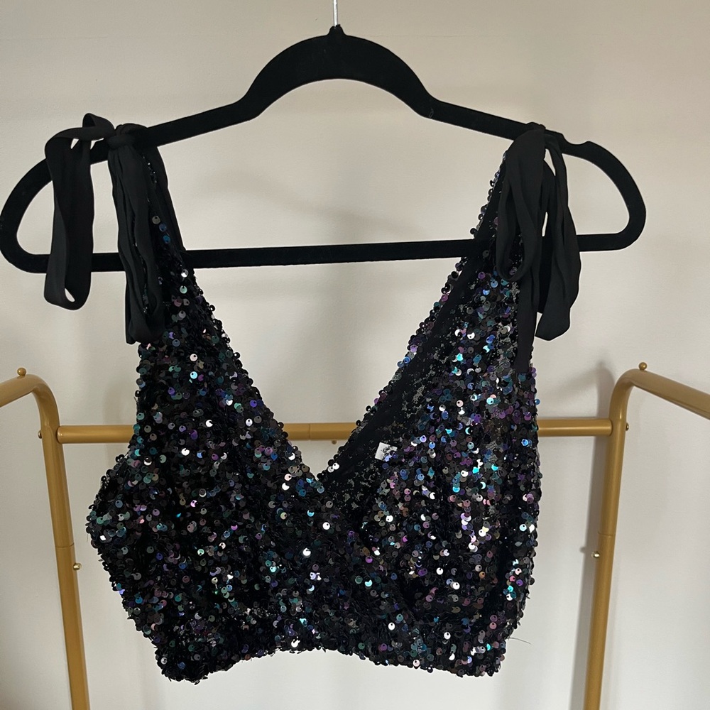Like new- free people sequined tie strap crop top. Perfect for the holidays.